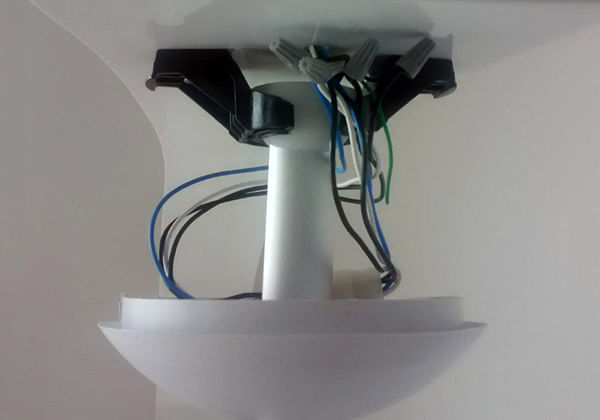 Fixação do suporte de teto